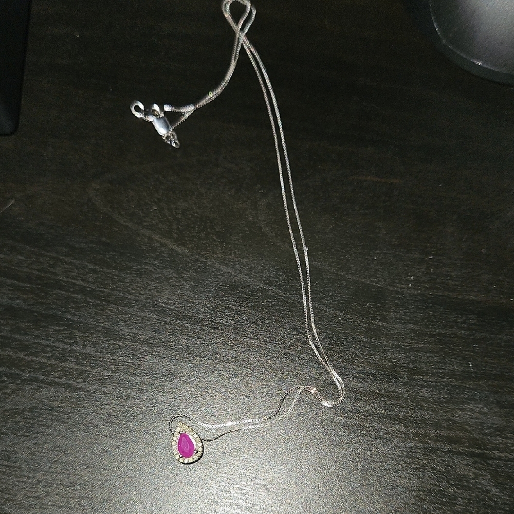Elegant White Gold Necklace with Ruby Gemstone